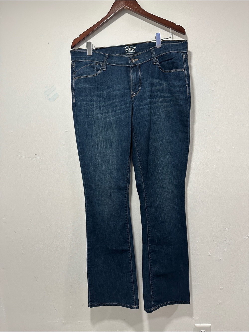 Old Navy Women's Dark Wash Bootcut Jeans 085